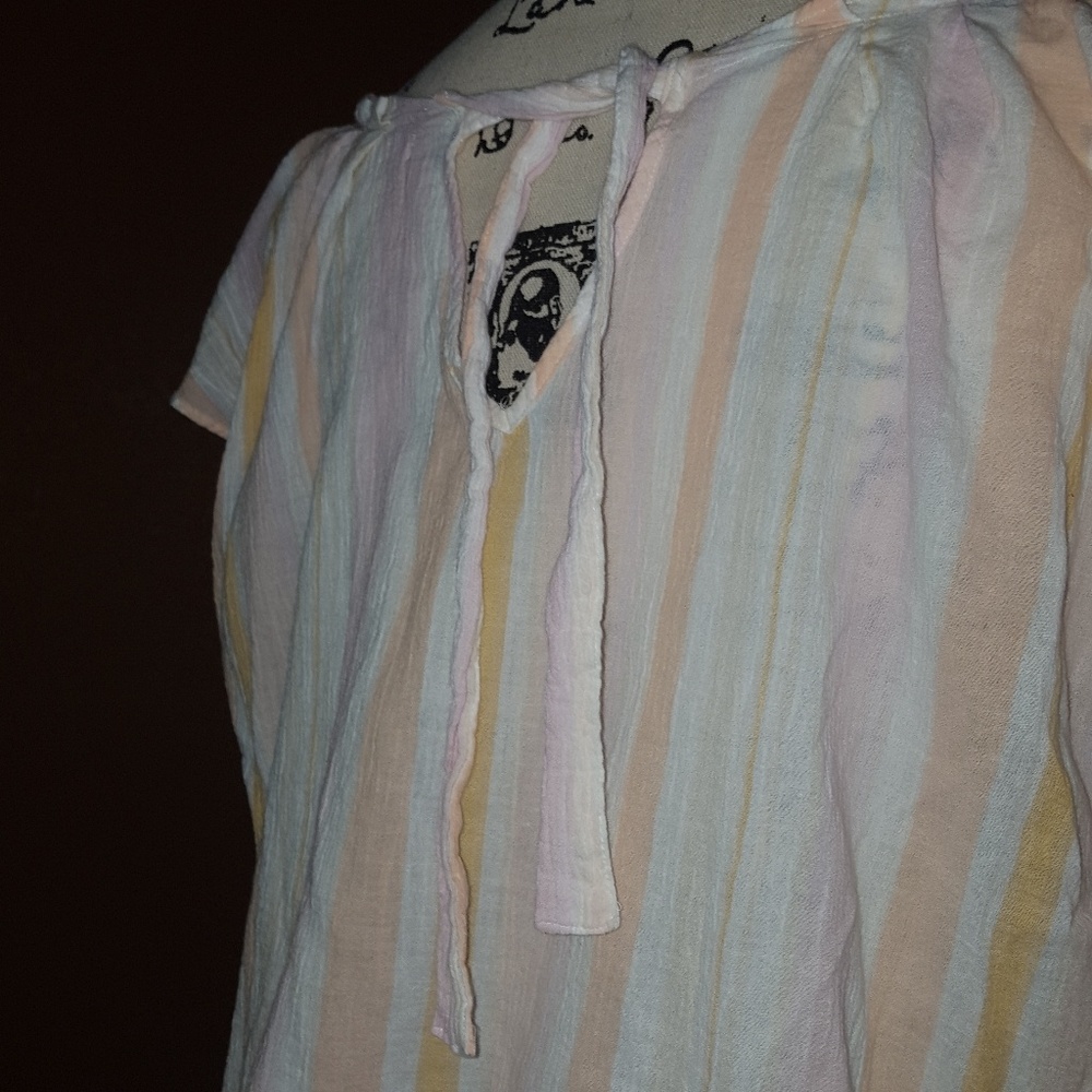 Linen Top - Picture 2 of 2